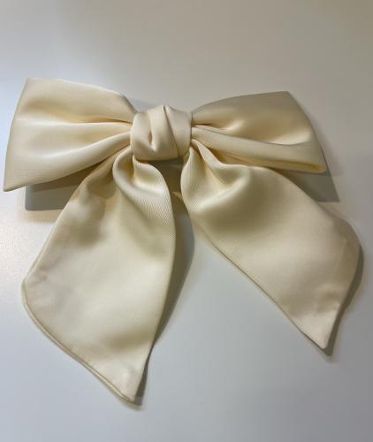 (w) Smooth Bow Sui Ava cream