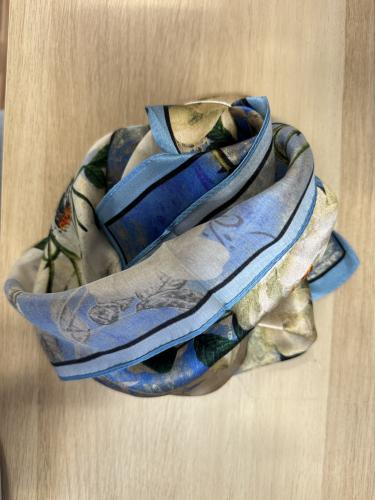 (w) Seidentuch Flower hellblau