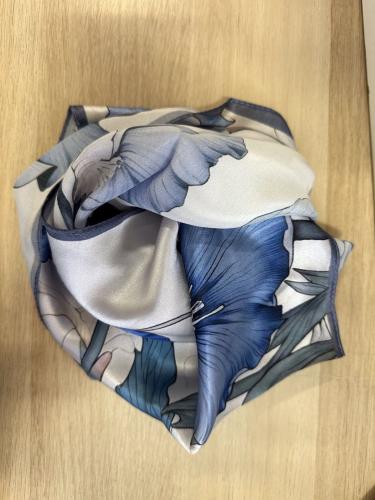 (w) Seidentuch Flower blau