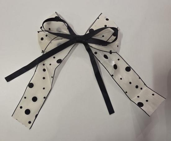 (w) Bow Dotted black