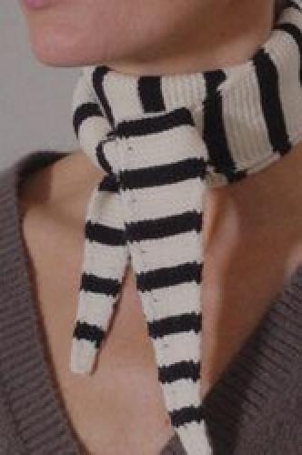 (w) Scarf Boii white/black