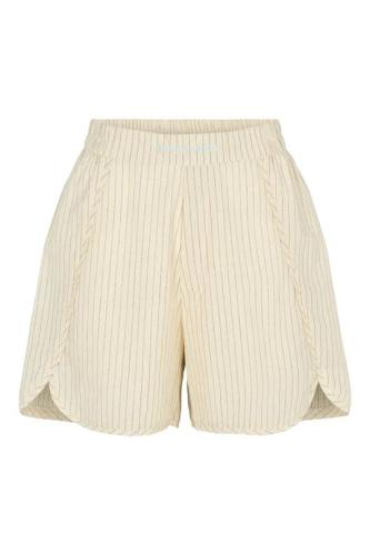 (w) Short Esm� Studios ESWilla buttercream