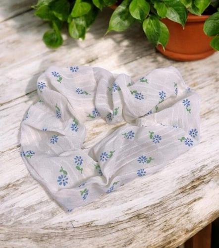 (w) Scrunchie Flowers blue