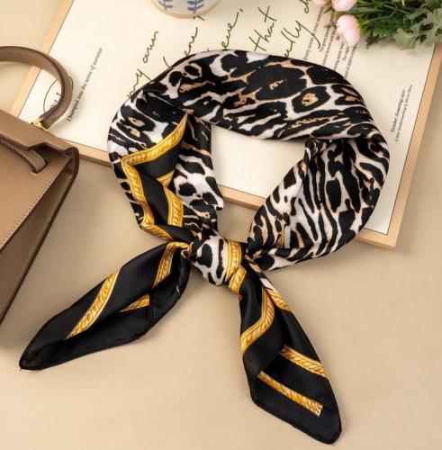 (w) Scarf leo black