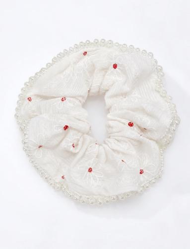 (w) Scrunchie Flowers Pearl white