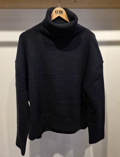 (w) Sweater Boii T-Neck black