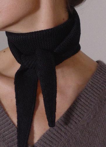 (w) Scarf Boii black